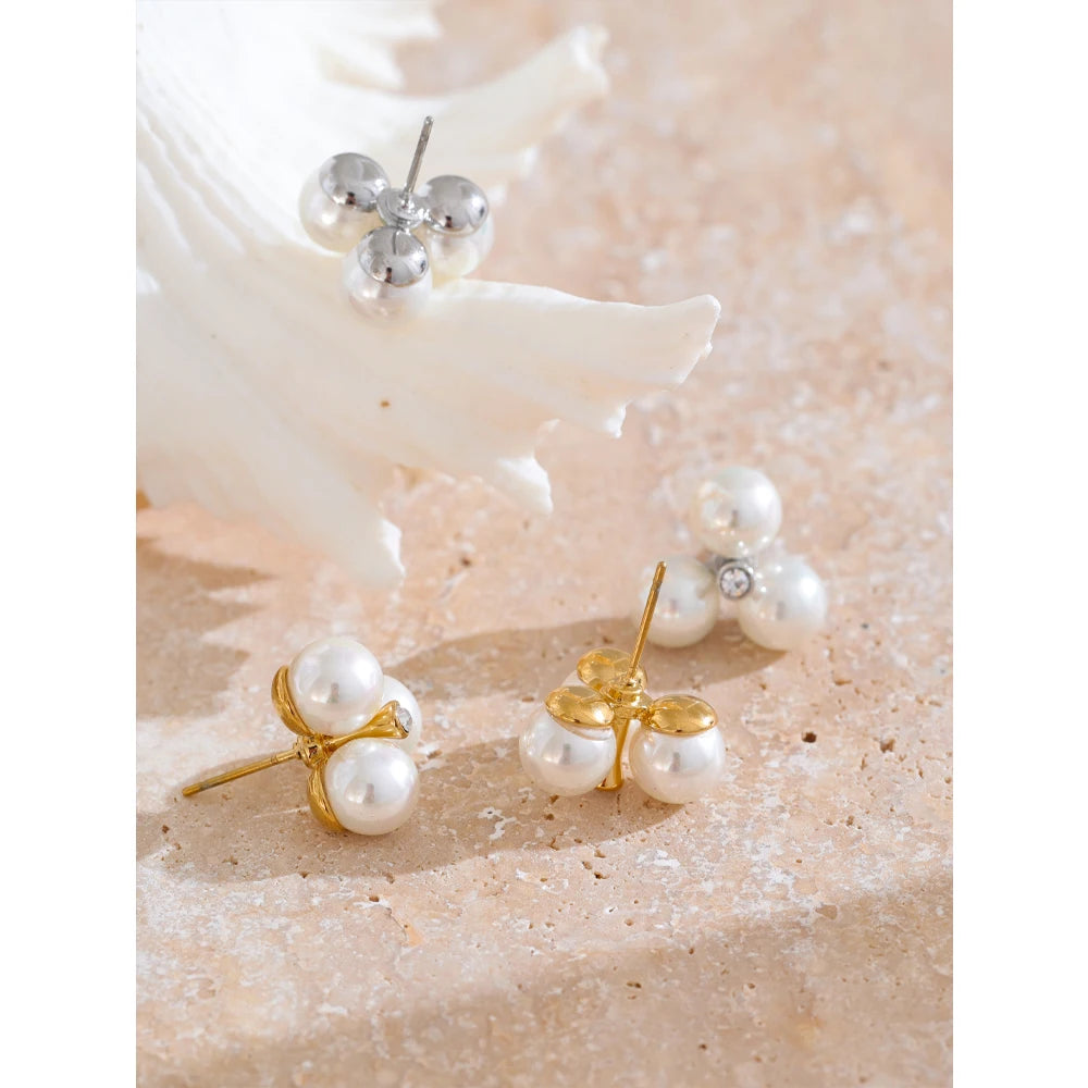 Simulated Pearls Flower Stud Earrings