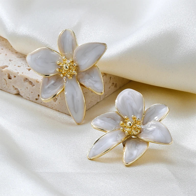 Flower Cream Vintage Petal