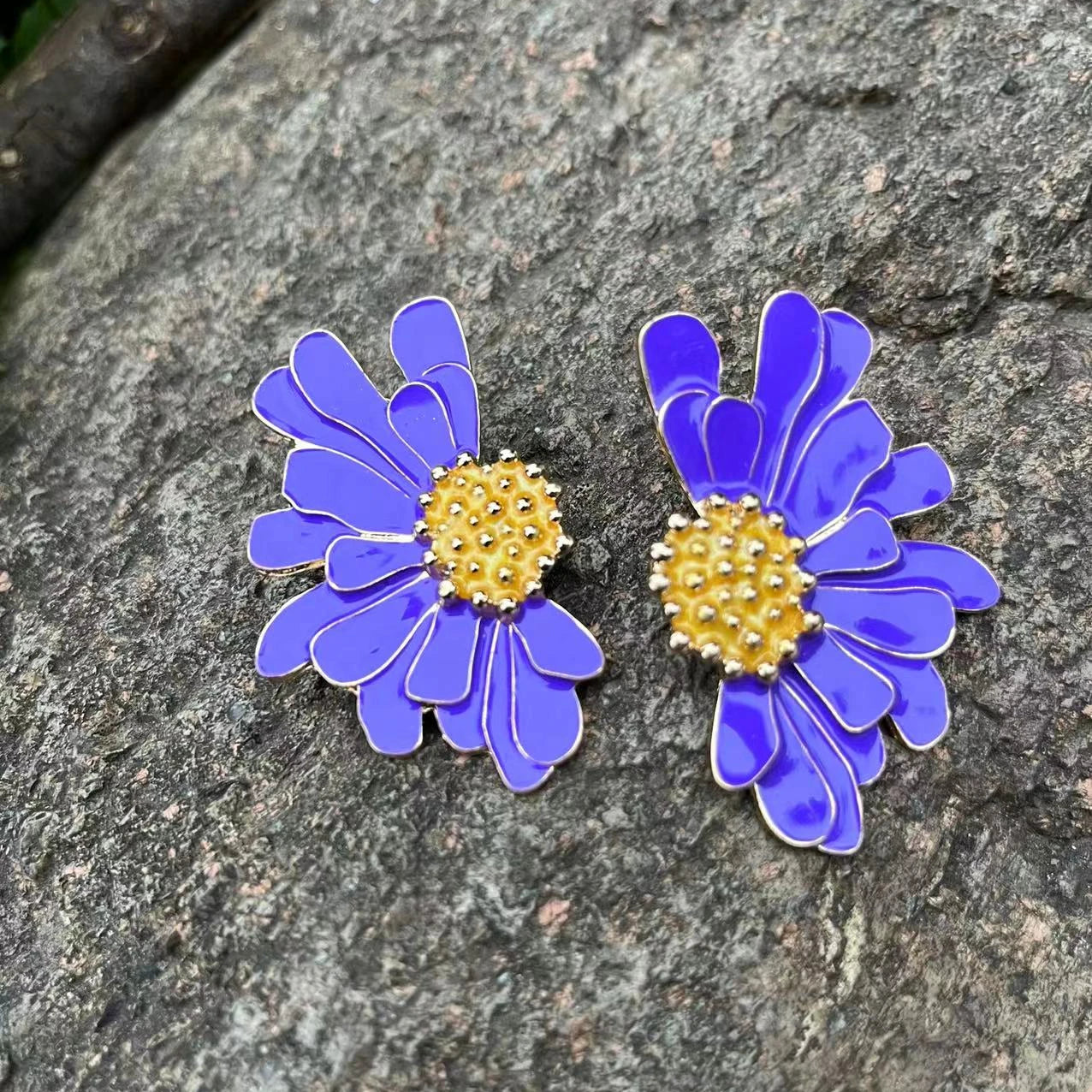 Sweet Irregular Daisy Flower Earrings