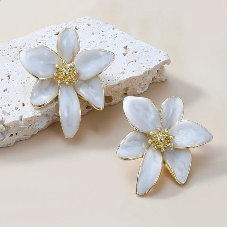 Flower Cream Vintage Petal