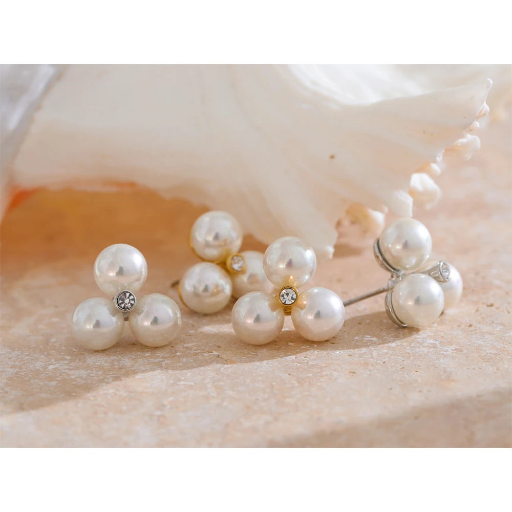 Simulated Pearls Flower Stud Earrings